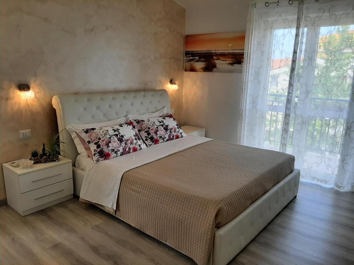 Viola Di Mare Rooms And Parking Termoli Exteriör bild