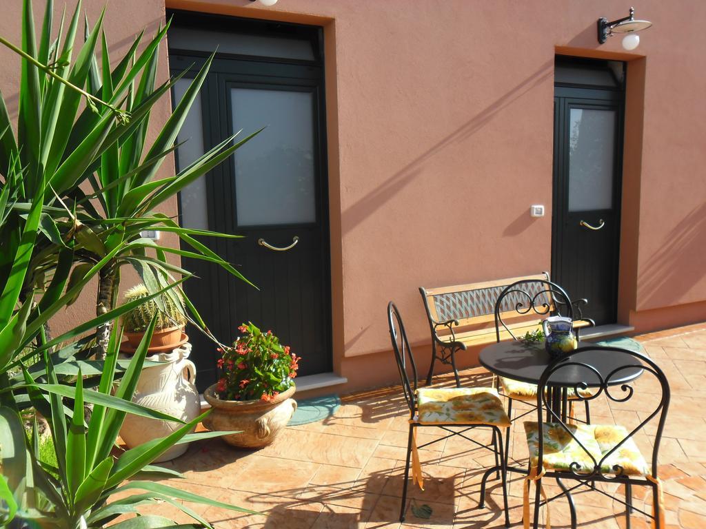 Viola Di Mare Rooms And Parking Termoli Exteriör bild